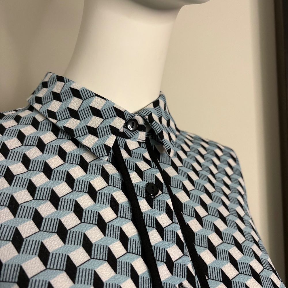 Vintage style blue and white dress with belt - Picture 3 of 8